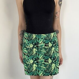 Divided Green Leaf Print Mini Skirt